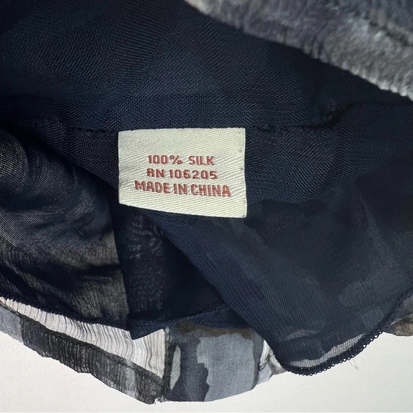 Sundance 100% Silk Blouse Top Size Medium Contemporary Geometric Print Artsy - Picture 4 of 14